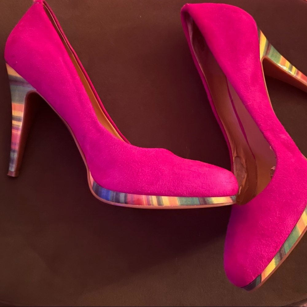 Nine West heals. Fuchsia with a multi-colored heal, size 8.